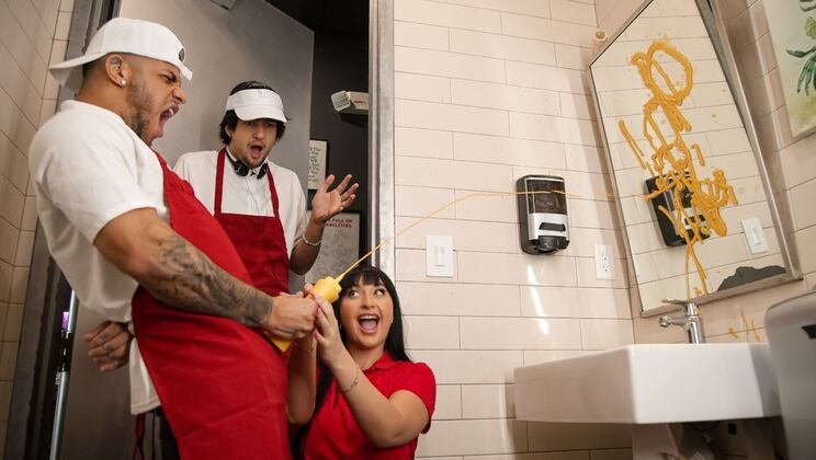 Thick Girl's Blowjob and Sneaky Sex