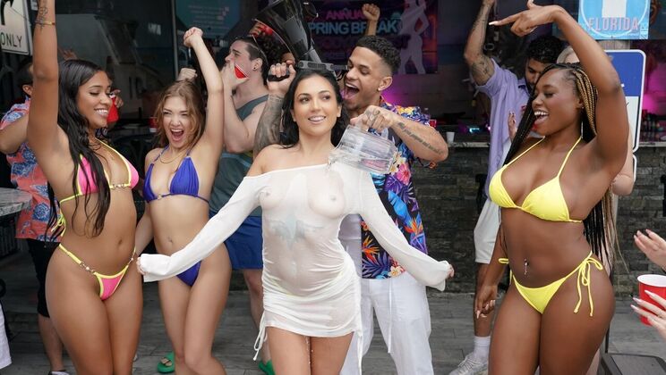 Spring Break Bikini Babe Gets Facial From Muscular Bartender