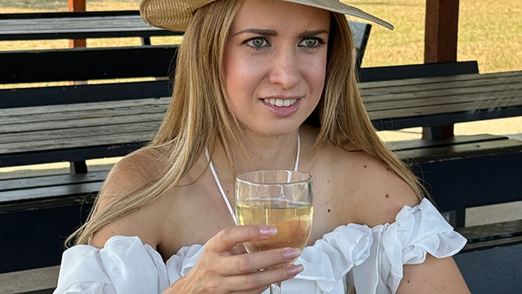 Adriana Sweet Blonde Shows Off Her Big Ass on a Blind Date