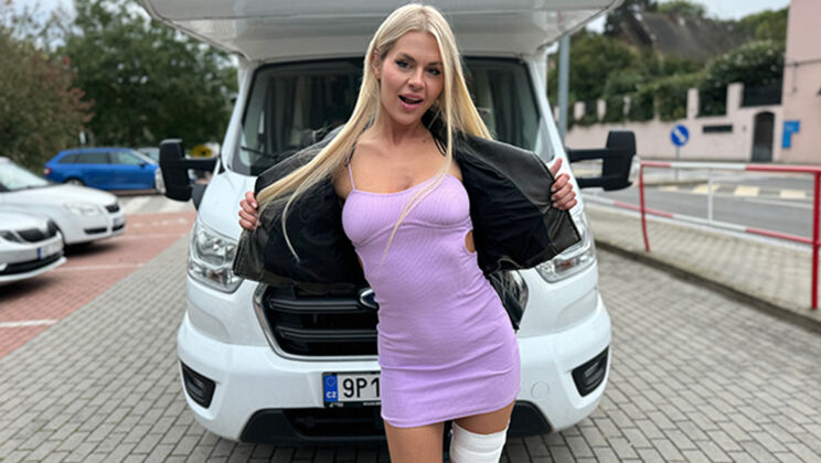 RV Rehab: Charlie Dean Gives Zlata Shine a Blowjob and First Aid
