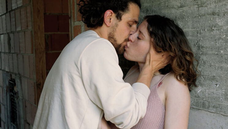 Long Hair Arden & Tommy Kiss and Suck Nipples