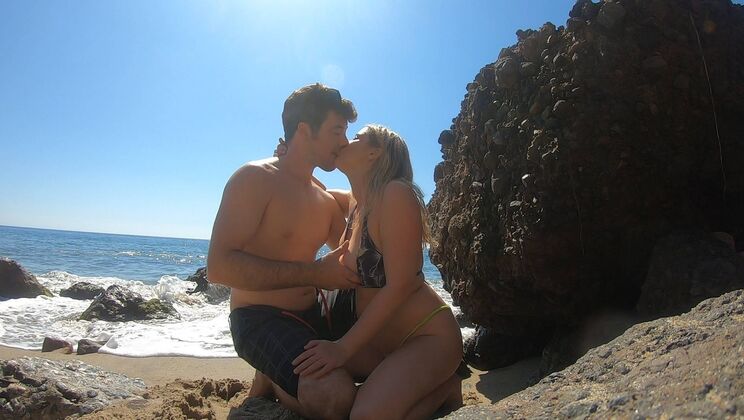 Magical Sex Land: Erin Gives Beach Blowjob POV