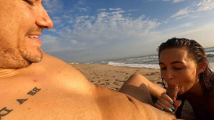 Diego Gets a Public Blowjob From Amelia on the Beach