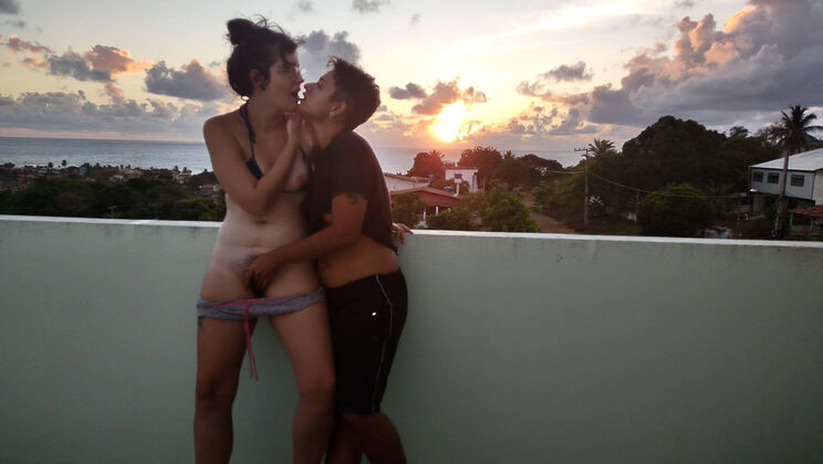 Sunrise Lesbian POV: Sofi Eats Ari Out