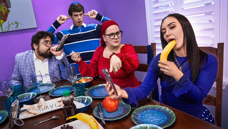 Family Holiday Fuck: Stop Texting and Fuck Your Tiny Stepsister