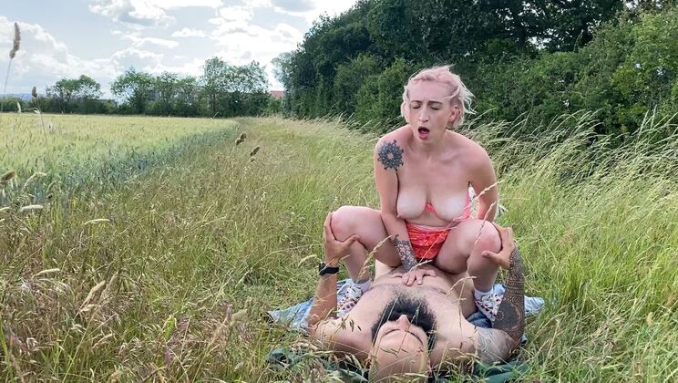 Bonnie & Tommy Anal Plug and Deepthroat in Nothing Better
