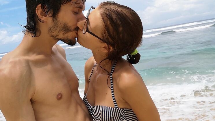 VLOG: Josh & Evie Bali Sex Toy Fun