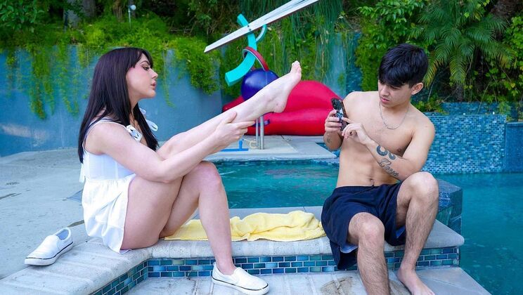 Whitney Wright Gives Blake Bullet a Blowjob After Feet Pics